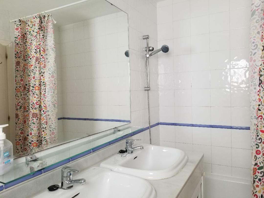 Spaciously Cosy 5b Close To Apartment Nerja